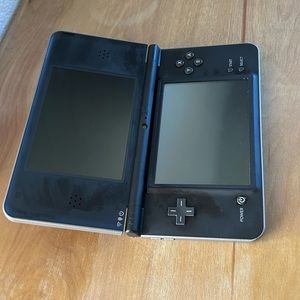 Sold Nintendo Dsi XL in grey